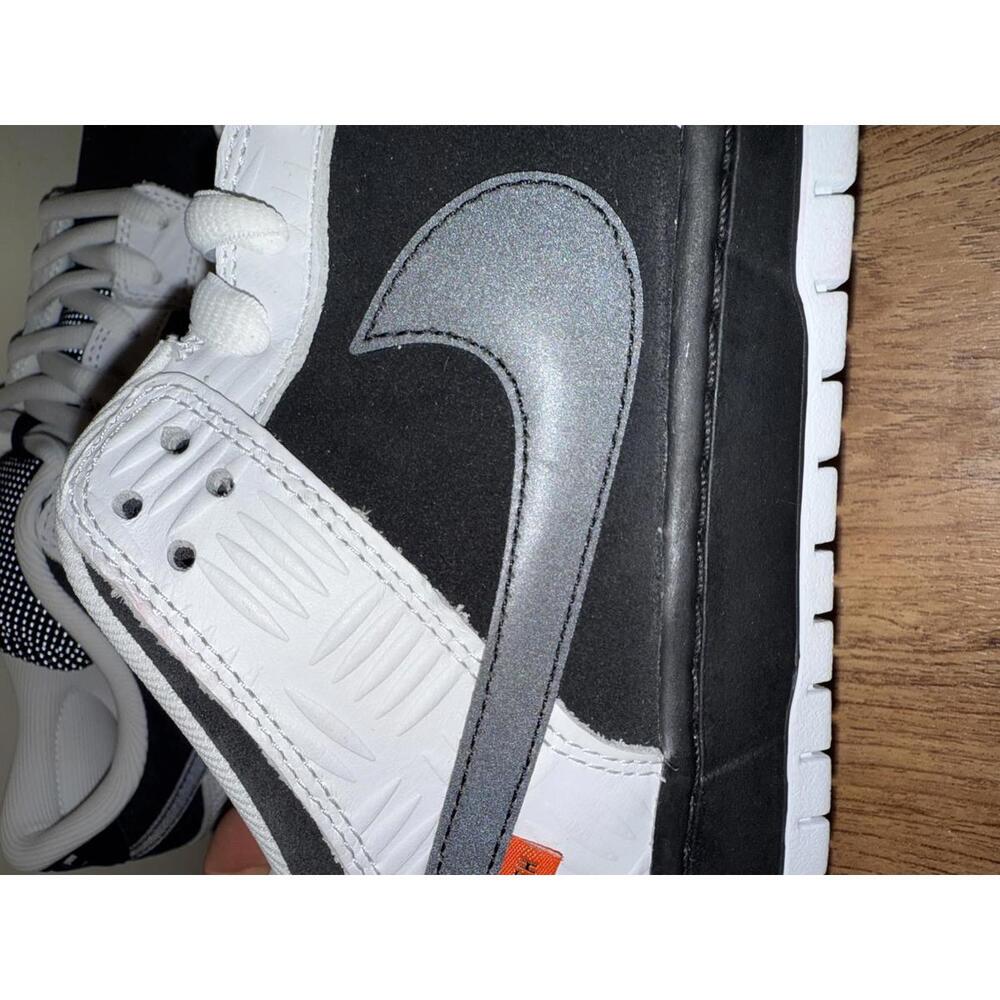 Nike SB Dunk Low Tightbooth - Picture 13 of 14